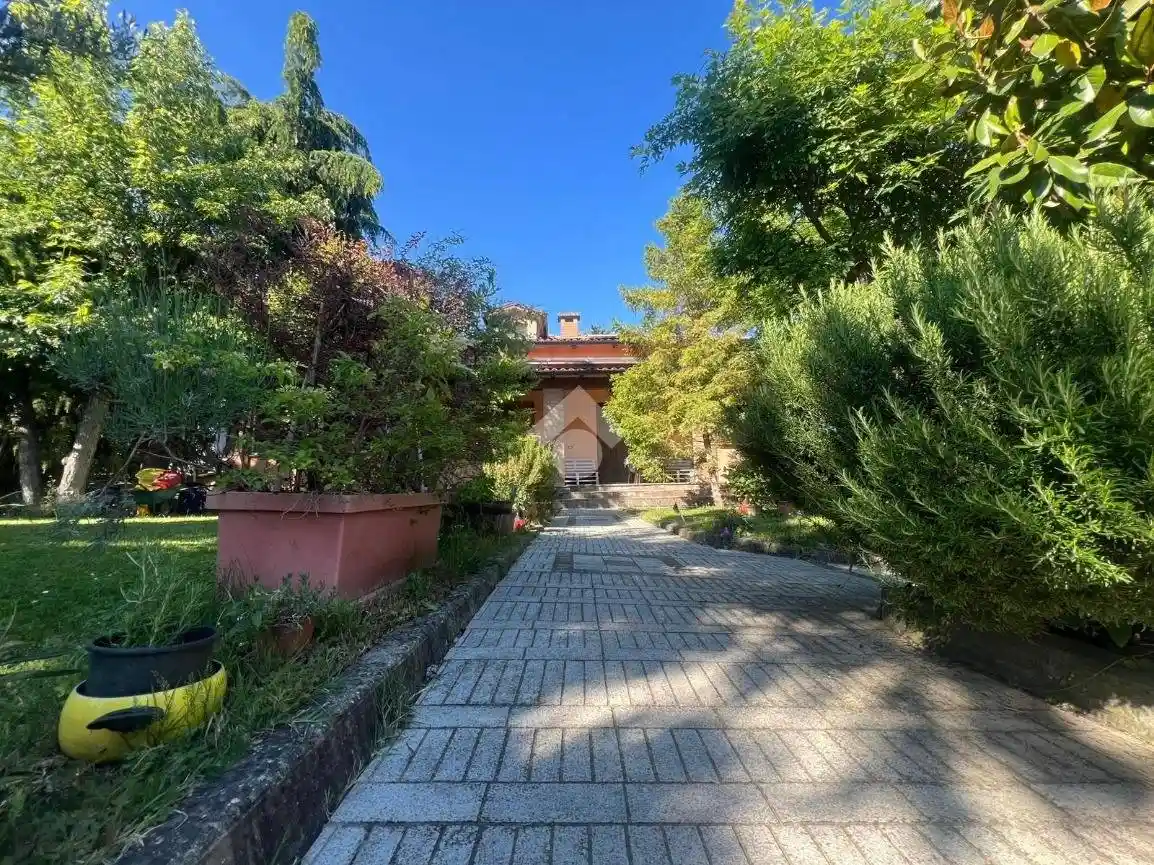 Villa in vendita a Traversetolo