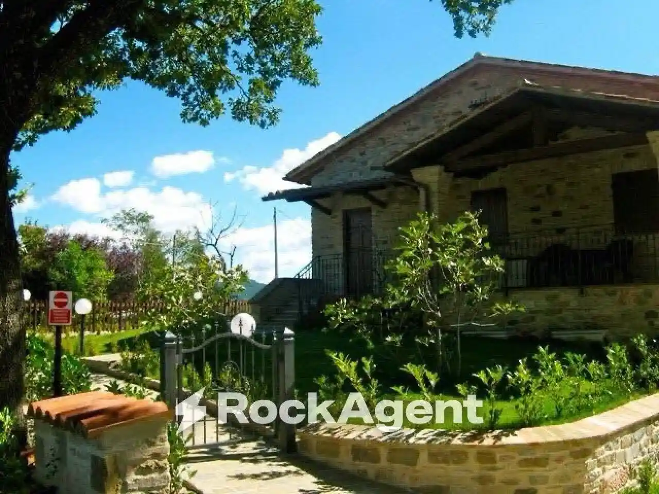 Rustico - Casale in vendita a Frontone