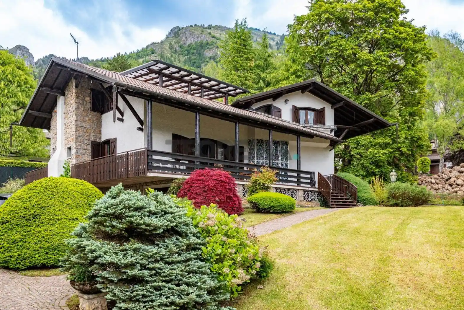 Villa in vendita a Castione della Presolana