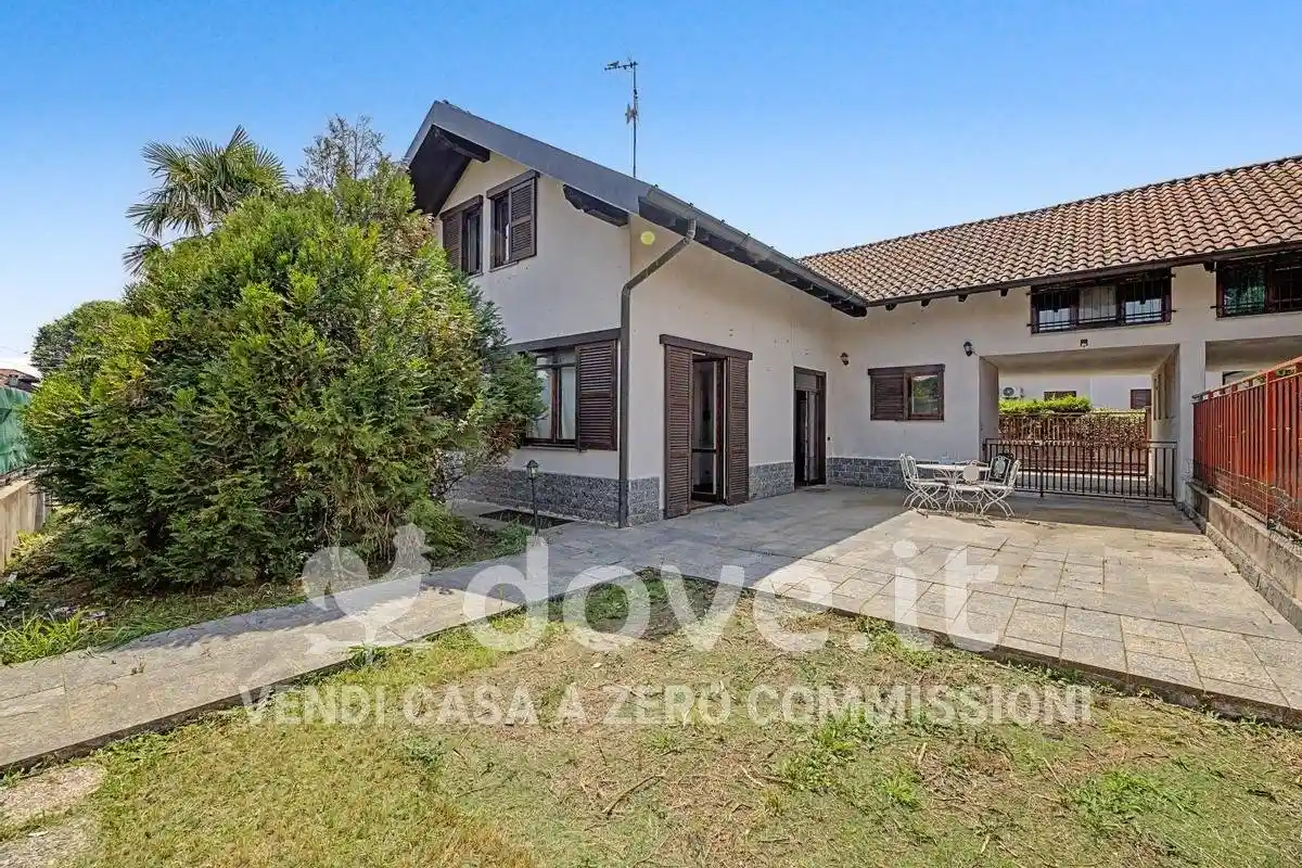 Villa in vendita a Ferno