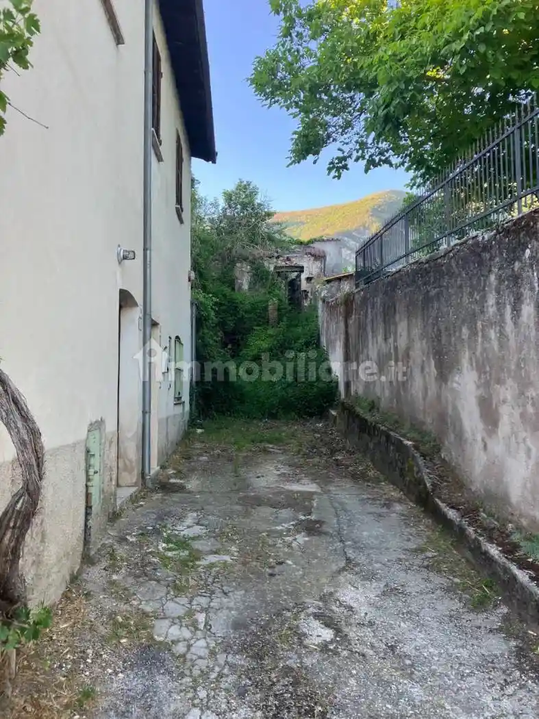 Rustico - Casale in vendita a Pizzoli