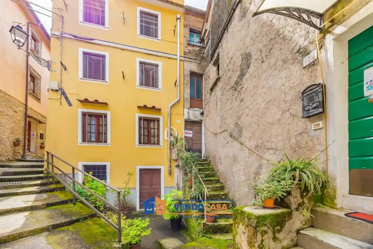 Casa indipendente in vendita a Massa