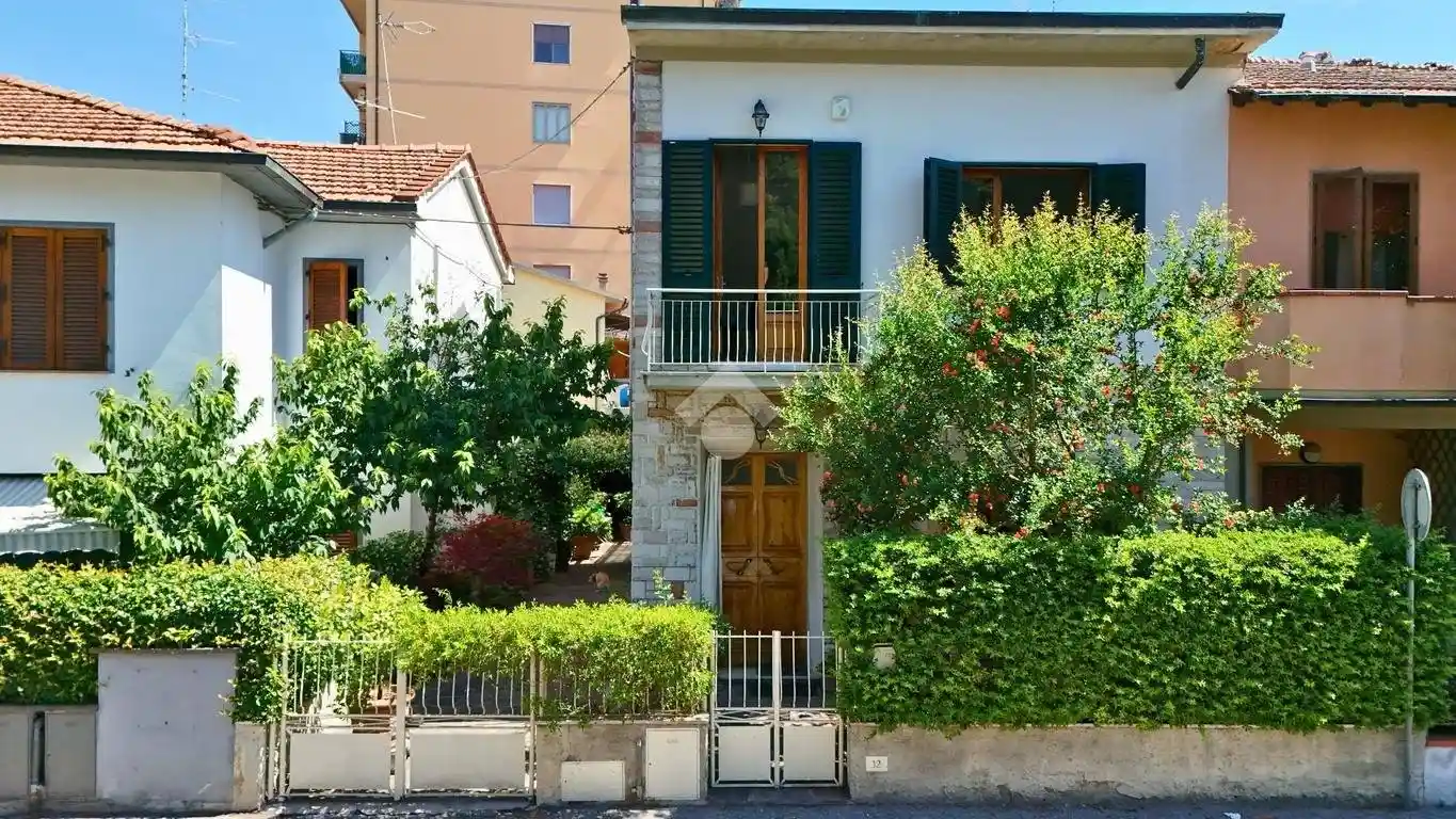 Casa indipendente in vendita a Campi Bisenzio