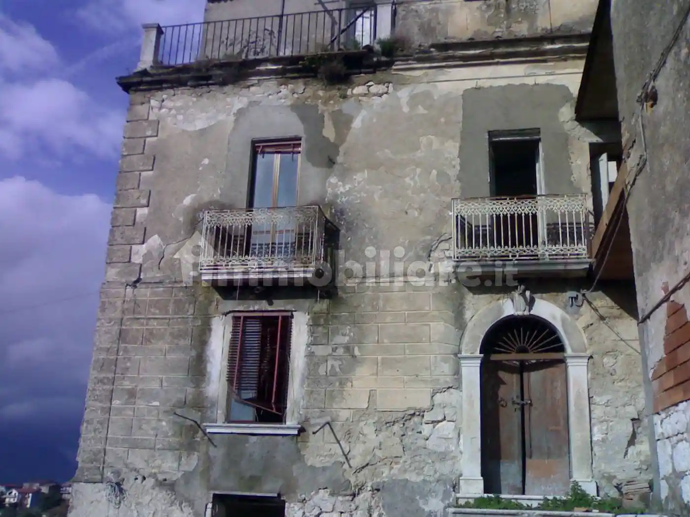 Palazzo - Edificio in vendita a Guardia Sanframondi