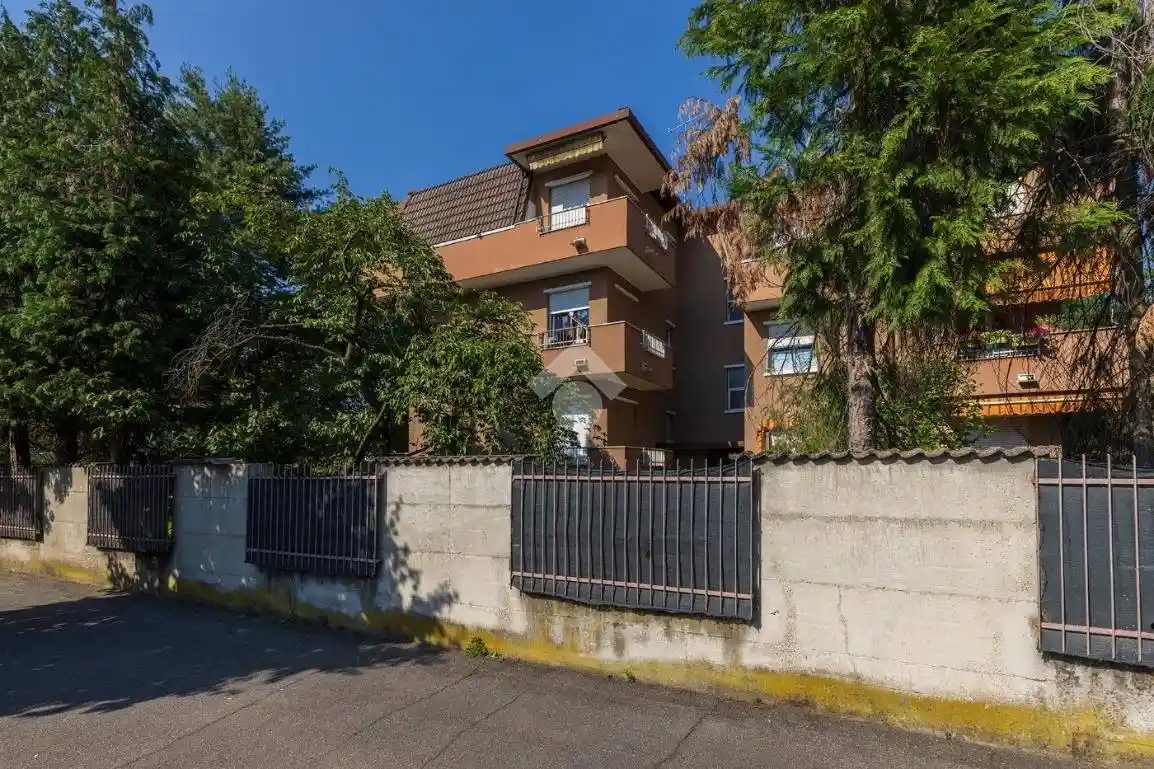 Appartamento in vendita a Gorla Minore