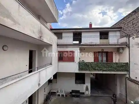 Palazzo - Edificio in vendita a Capodrise