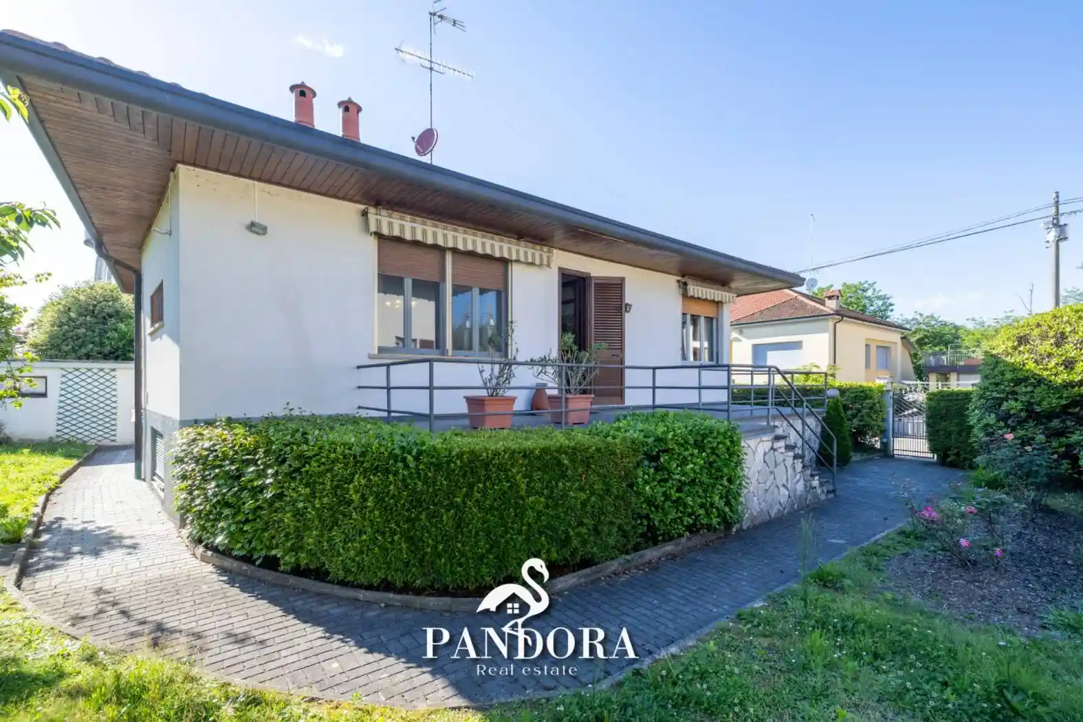 Villa in vendita a Sesto Calende