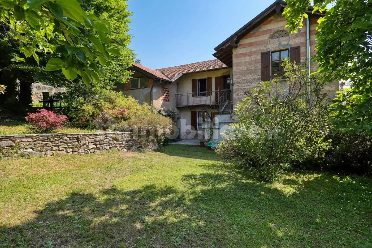 Villa in vendita a Marchirolo