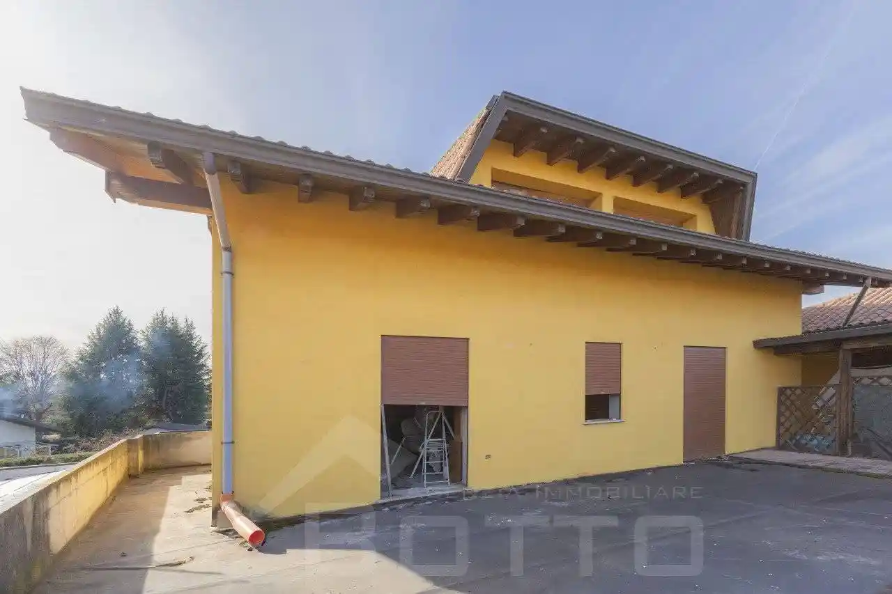 Villa in vendita a Borgomanero