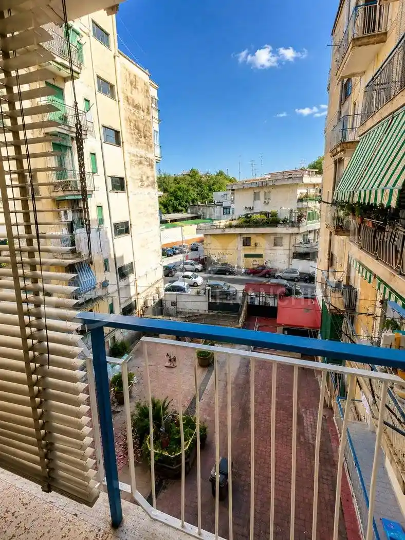 Appartamento in vendita a Napoli