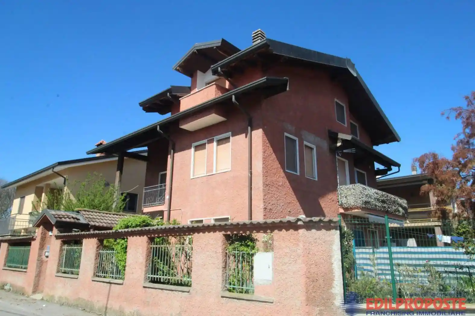 Villa in vendita a Cogliate