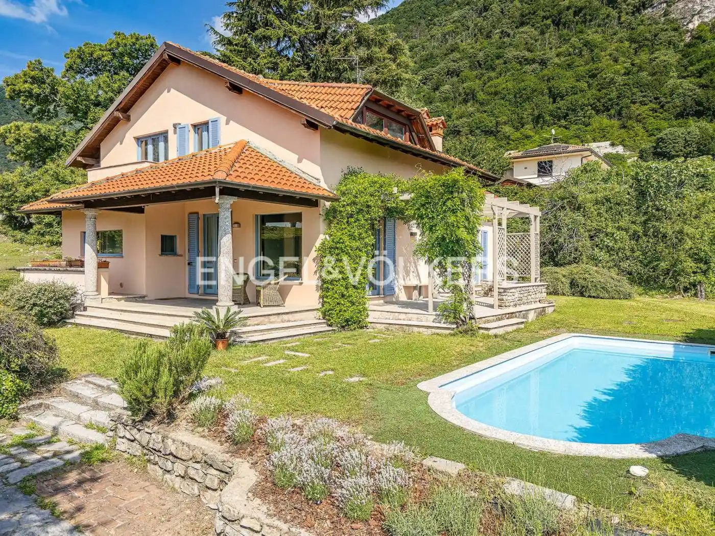 Villa in vendita a Caslino d'Erba