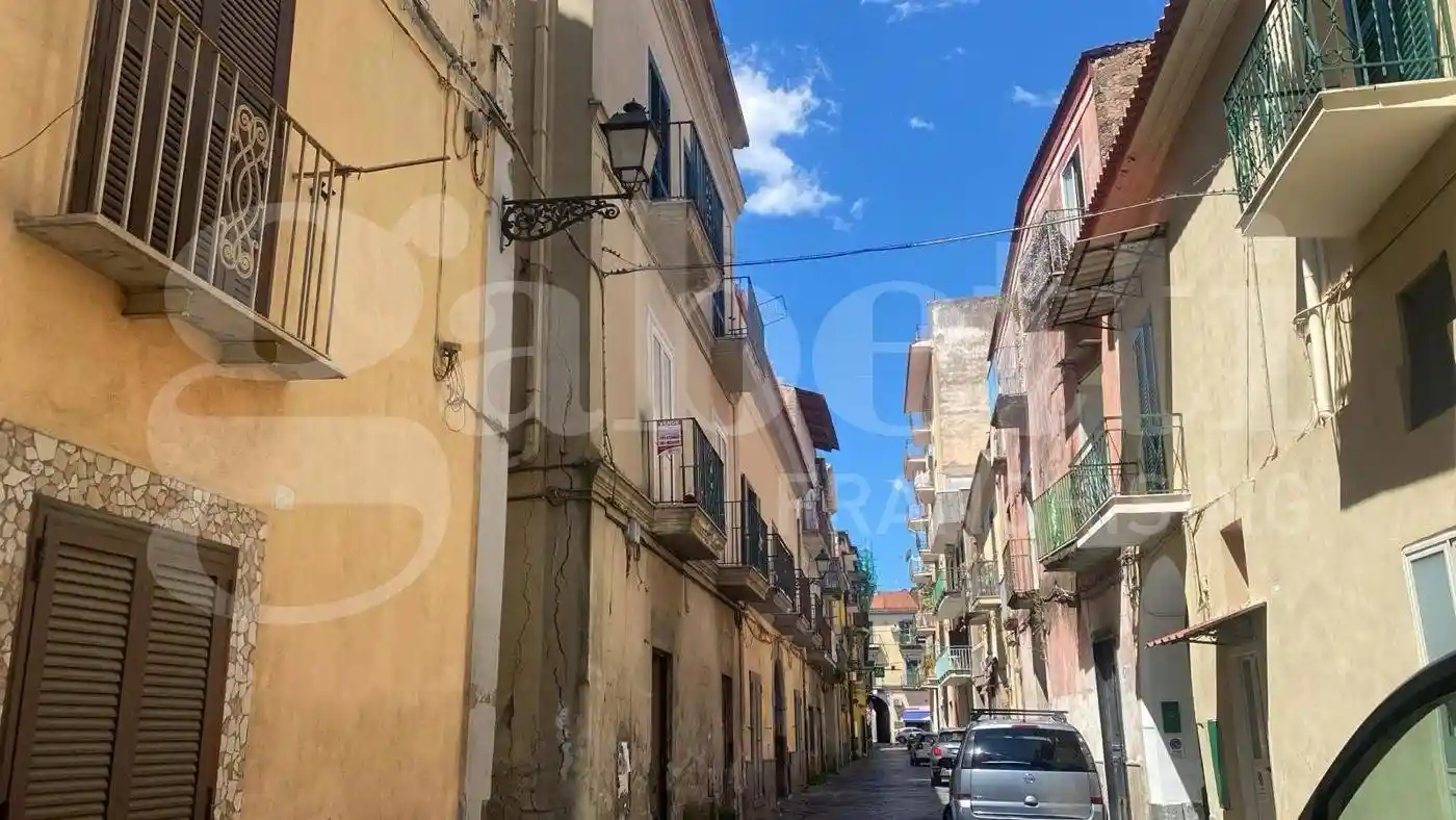 Palazzo - Edificio in vendita a Aversa
