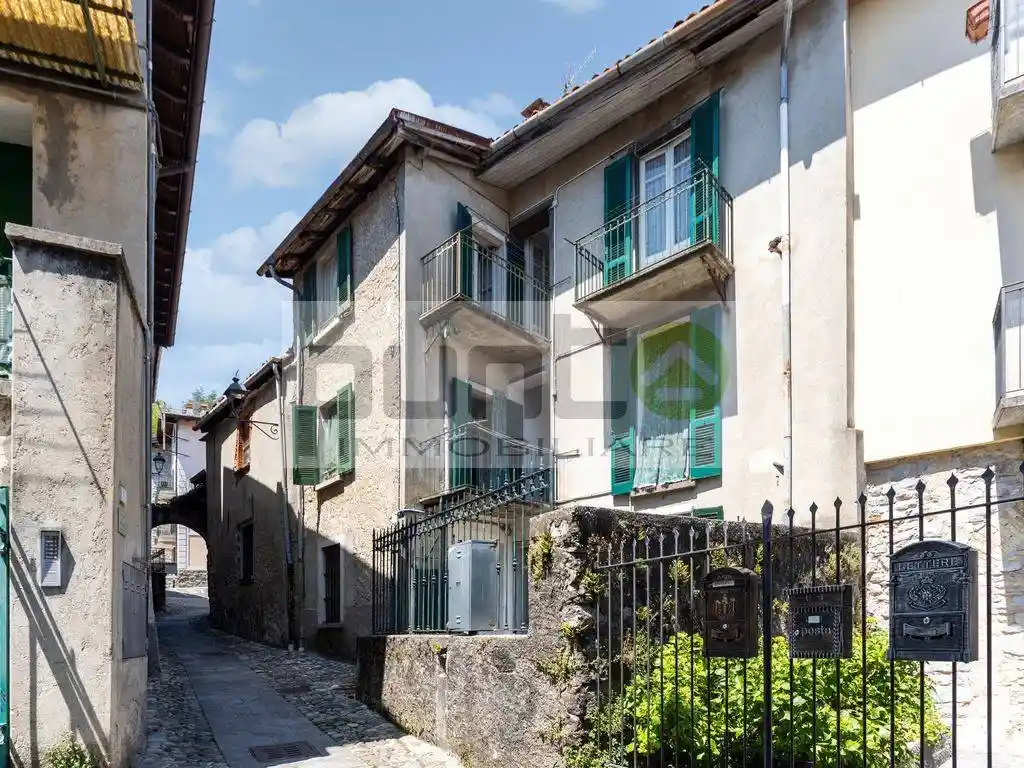 Palazzo - Edificio in vendita a Caglio