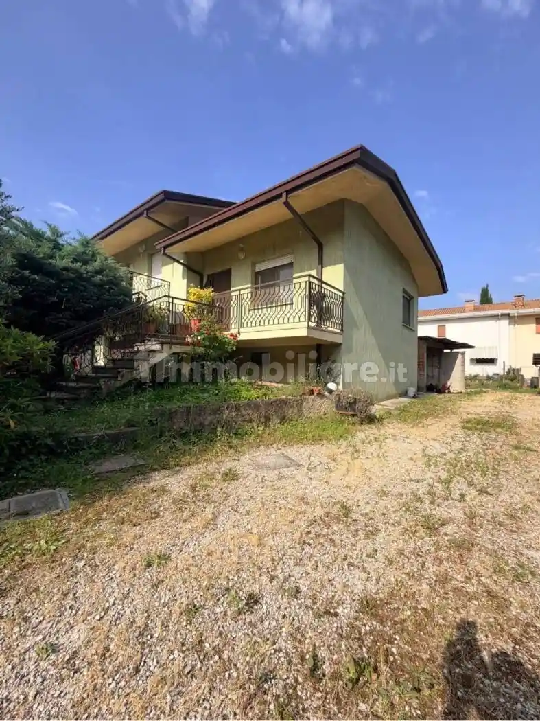 Villa in vendita a Palazzolo dello Stella