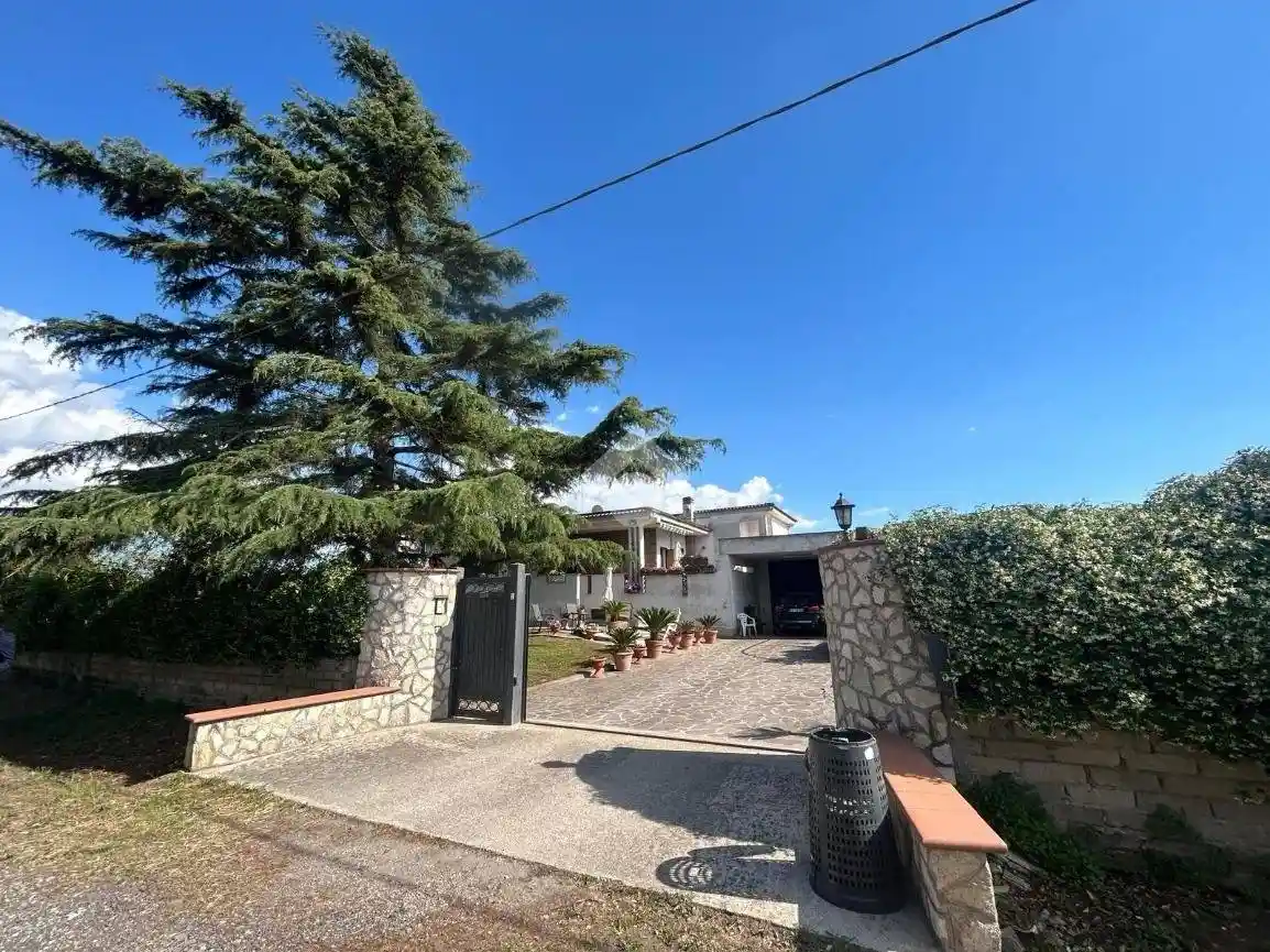 Villa in vendita a Aprilia