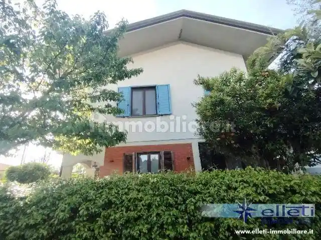 Casa indipendente in vendita a Massa