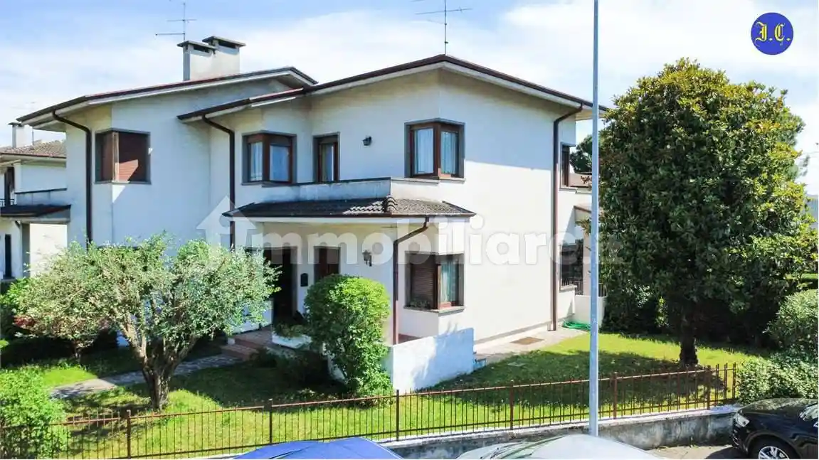 Villa in vendita a Villafranca di Verona