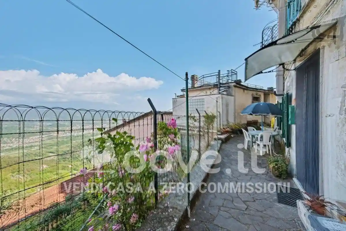 Appartamento in vendita a Follo