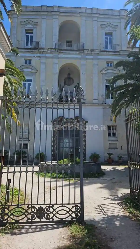 Appartamento in vendita a Napoli