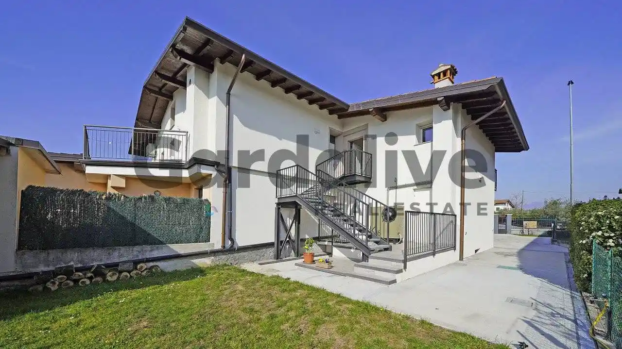 Villa in vendita a Puegnago sul Garda