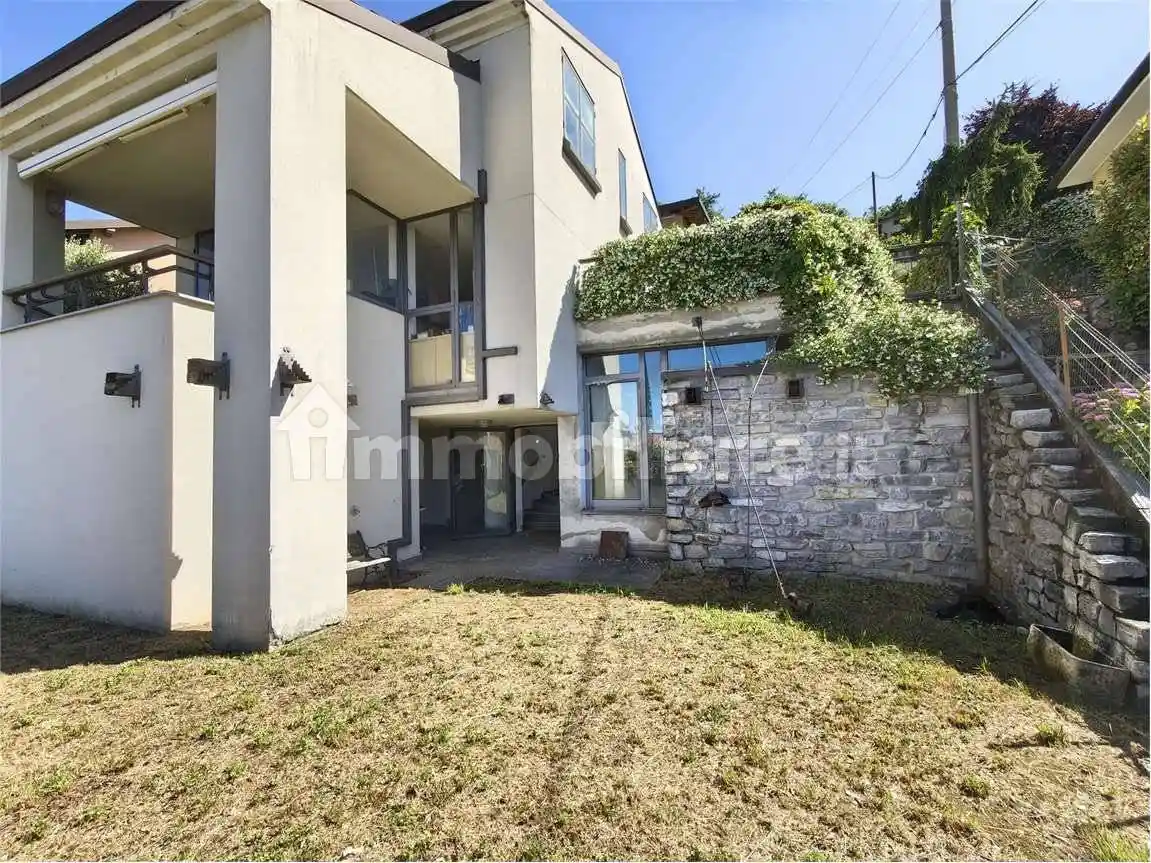 Casa indipendente in vendita a Eupilio