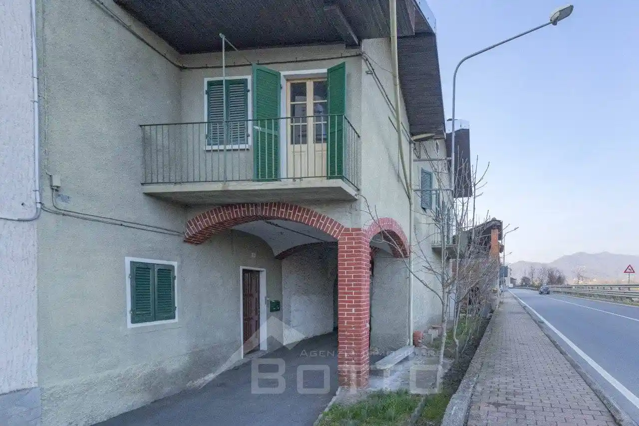 Villa in vendita a Serravalle Sesia