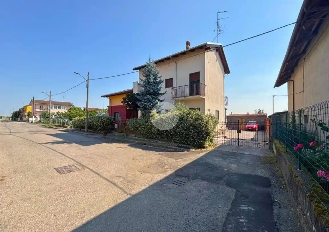 Casa indipendente in vendita a Vercelli