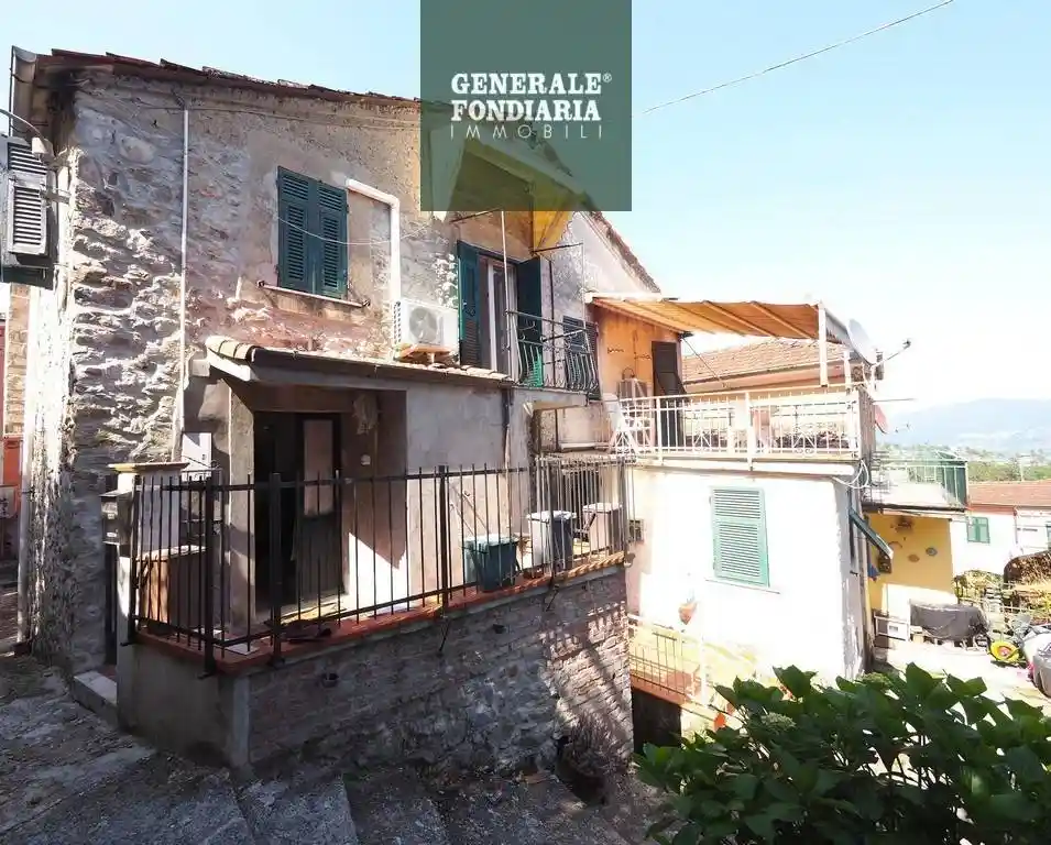 Casa indipendente in vendita a Follo