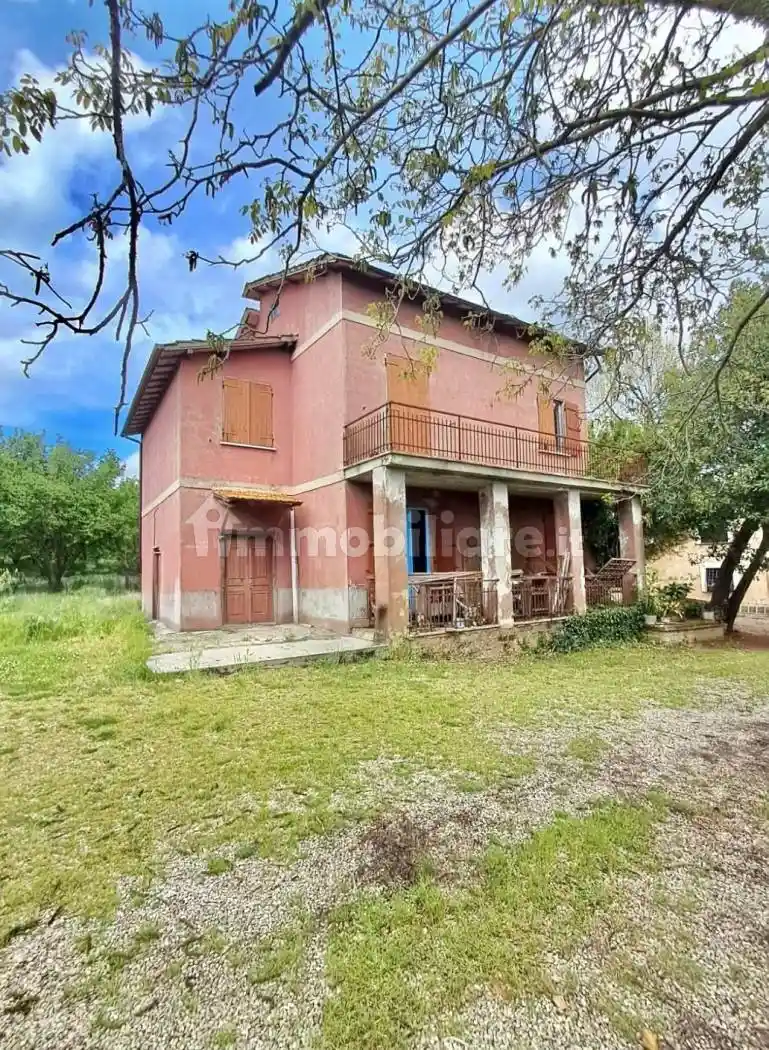 Rustico - Casale in vendita a Capranica