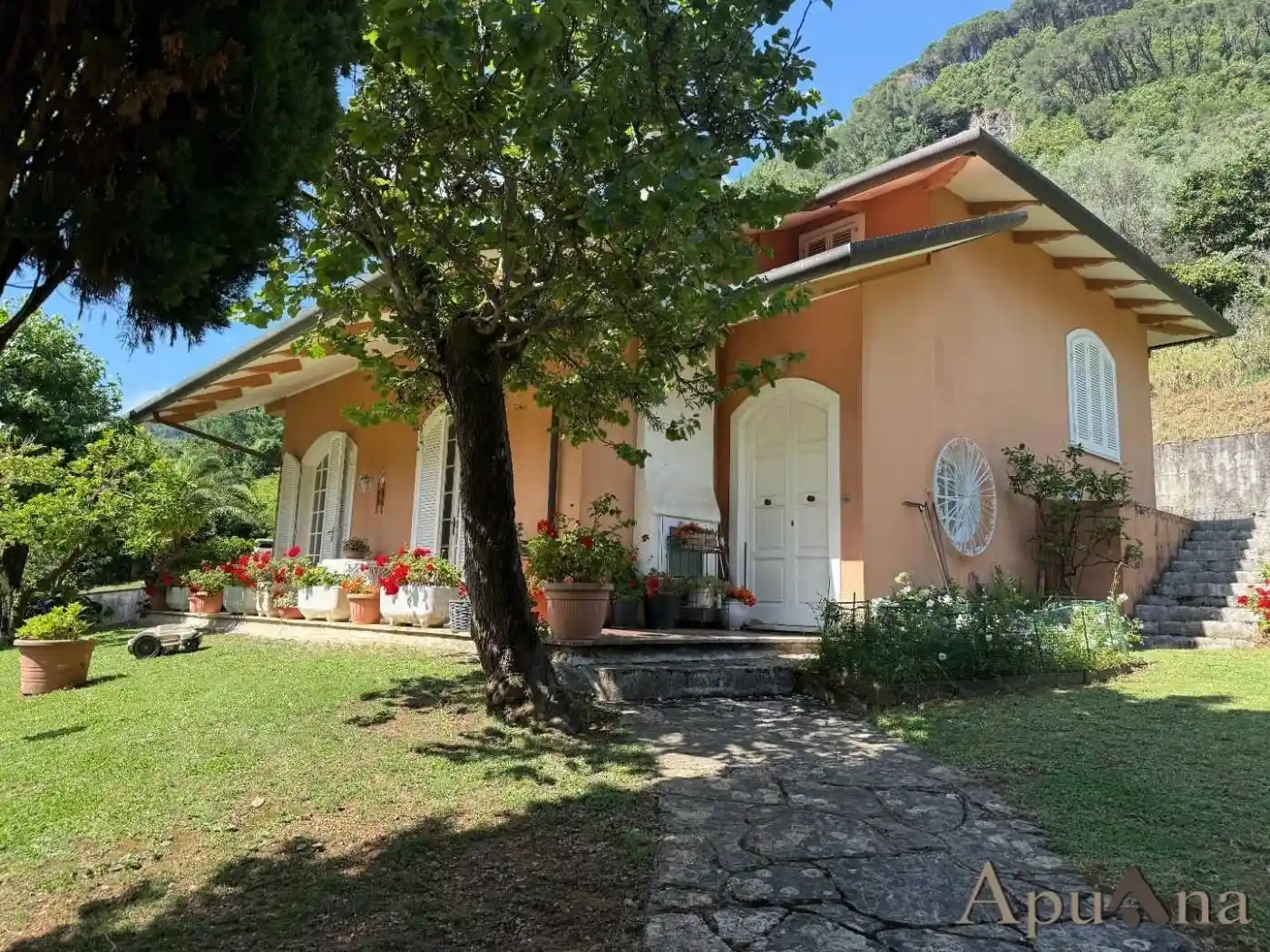Villa in vendita a Massa