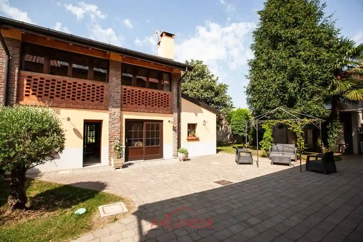 Villa - foto 2