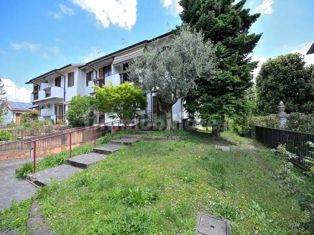 Villetta a schiera in vendita a Cassinetta di Lugagnano