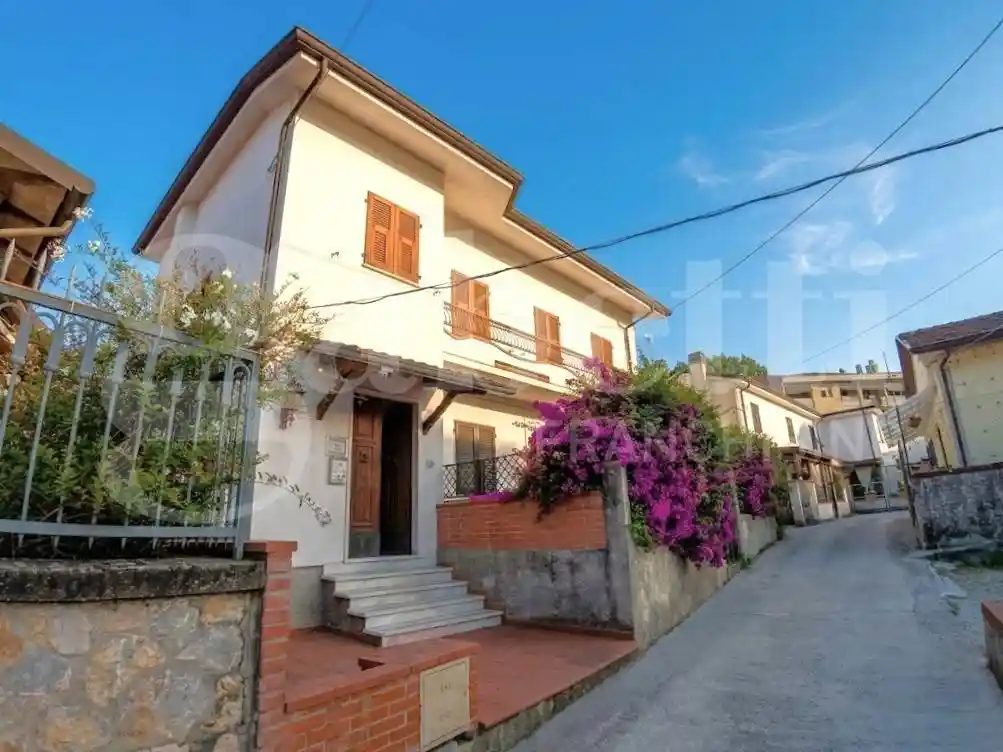Villa in vendita a Carrara