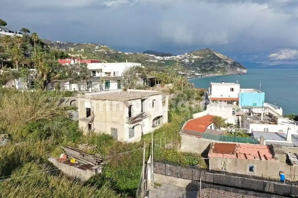 Villa in vendita a Serrara Fontana