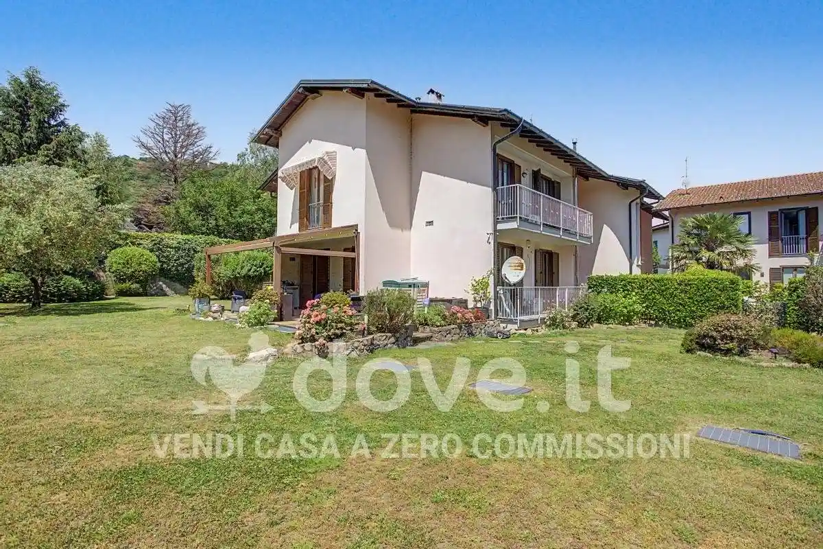 Villa in vendita a Brusimpiano