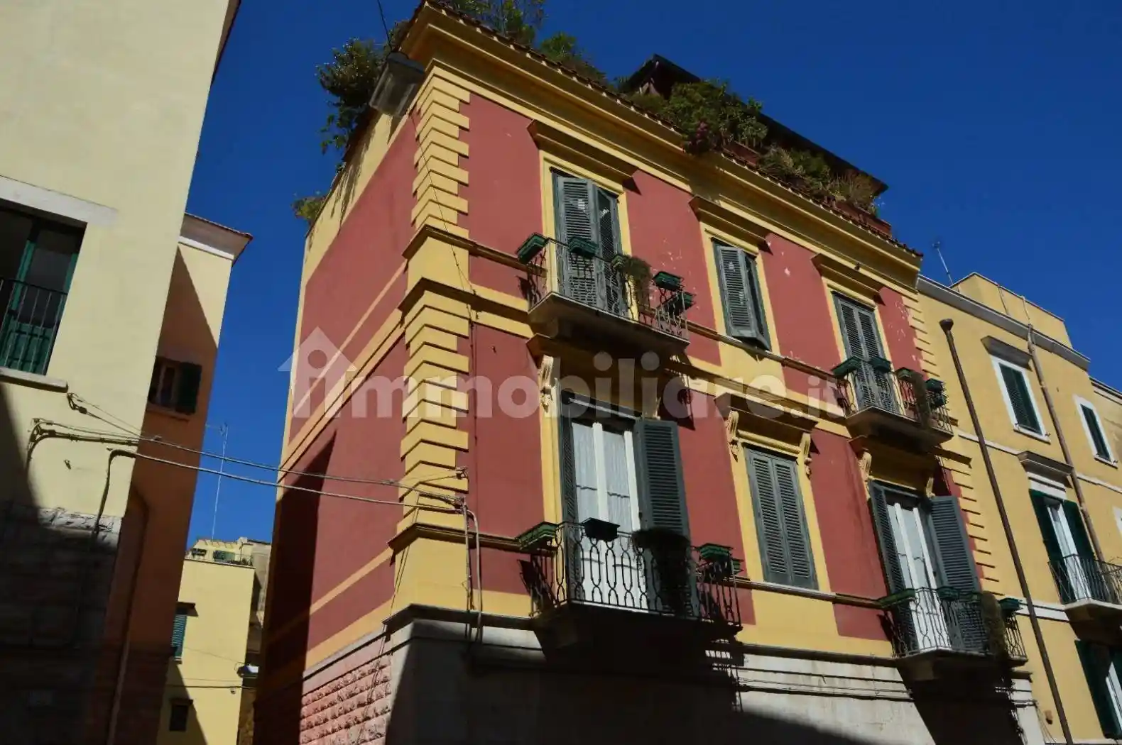 Palazzo - Edificio in vendita a Trani