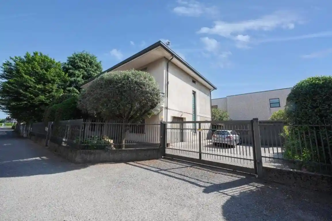 Villa in vendita a Verano Brianza