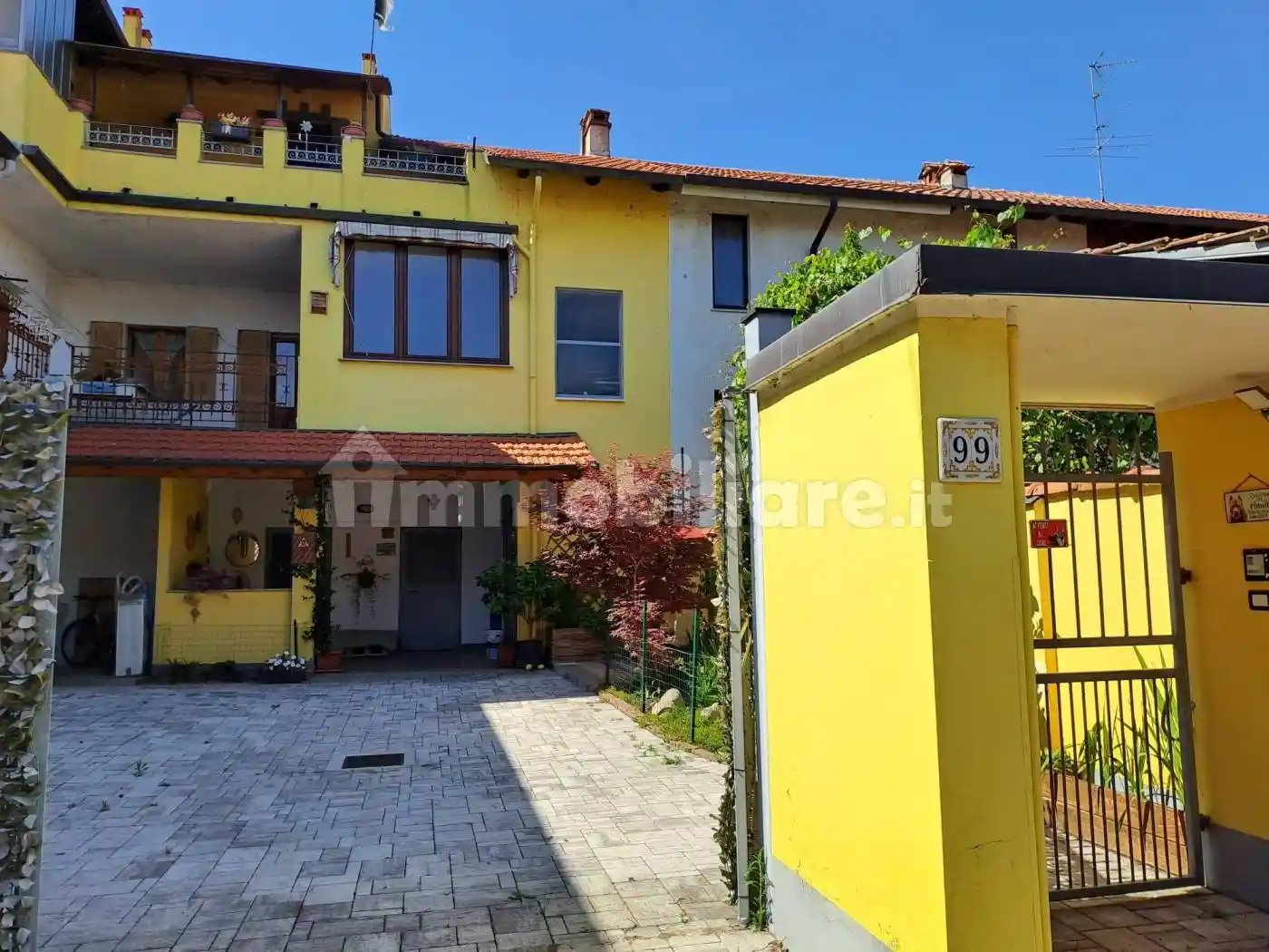 Casa indipendente in vendita a Fara Novarese