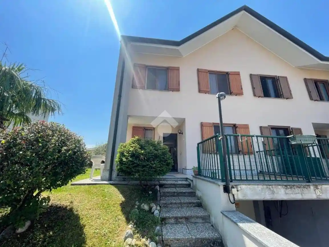 Villetta a schiera in vendita a Rovellasca