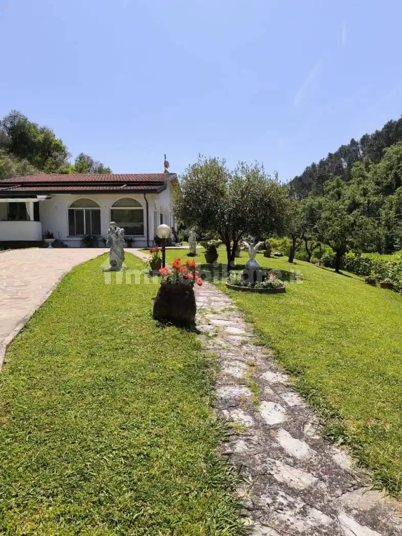 Villa in vendita a Massa