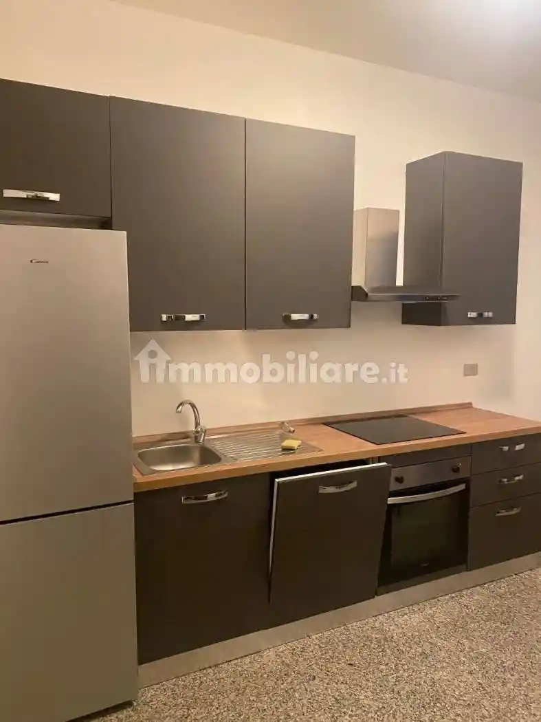 Palazzo - Edificio in affitto a Novara
