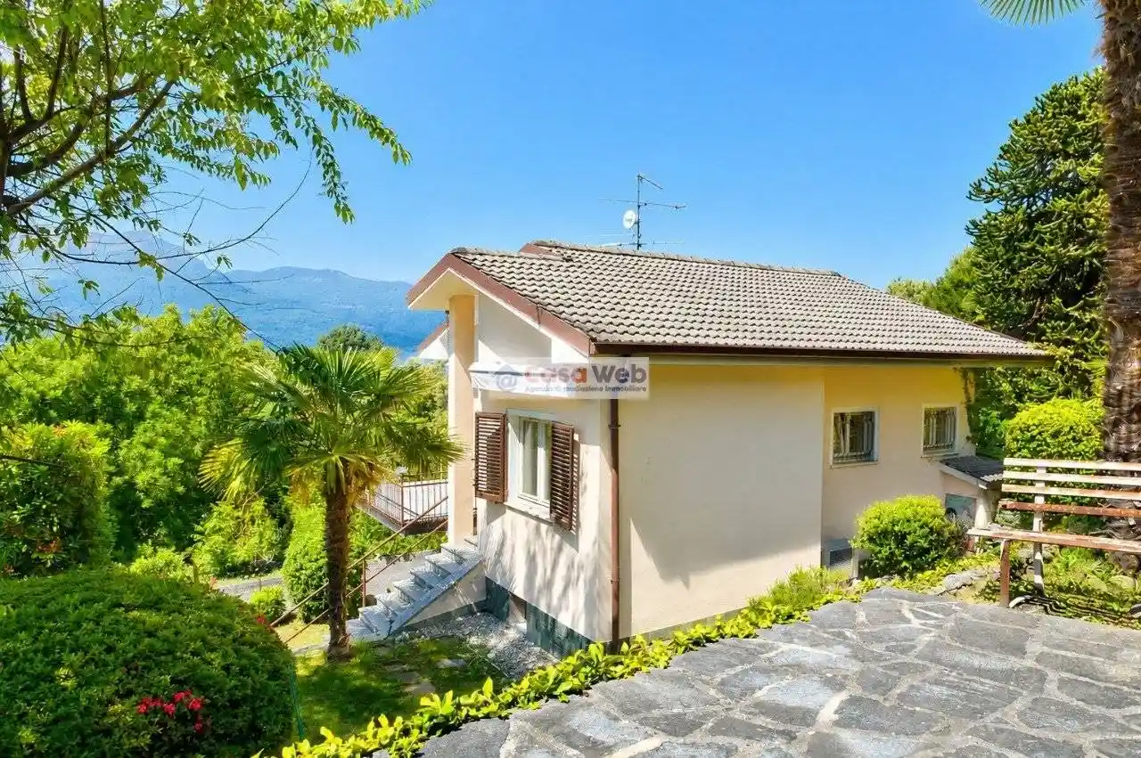 Villa in vendita a Porto Valtravaglia