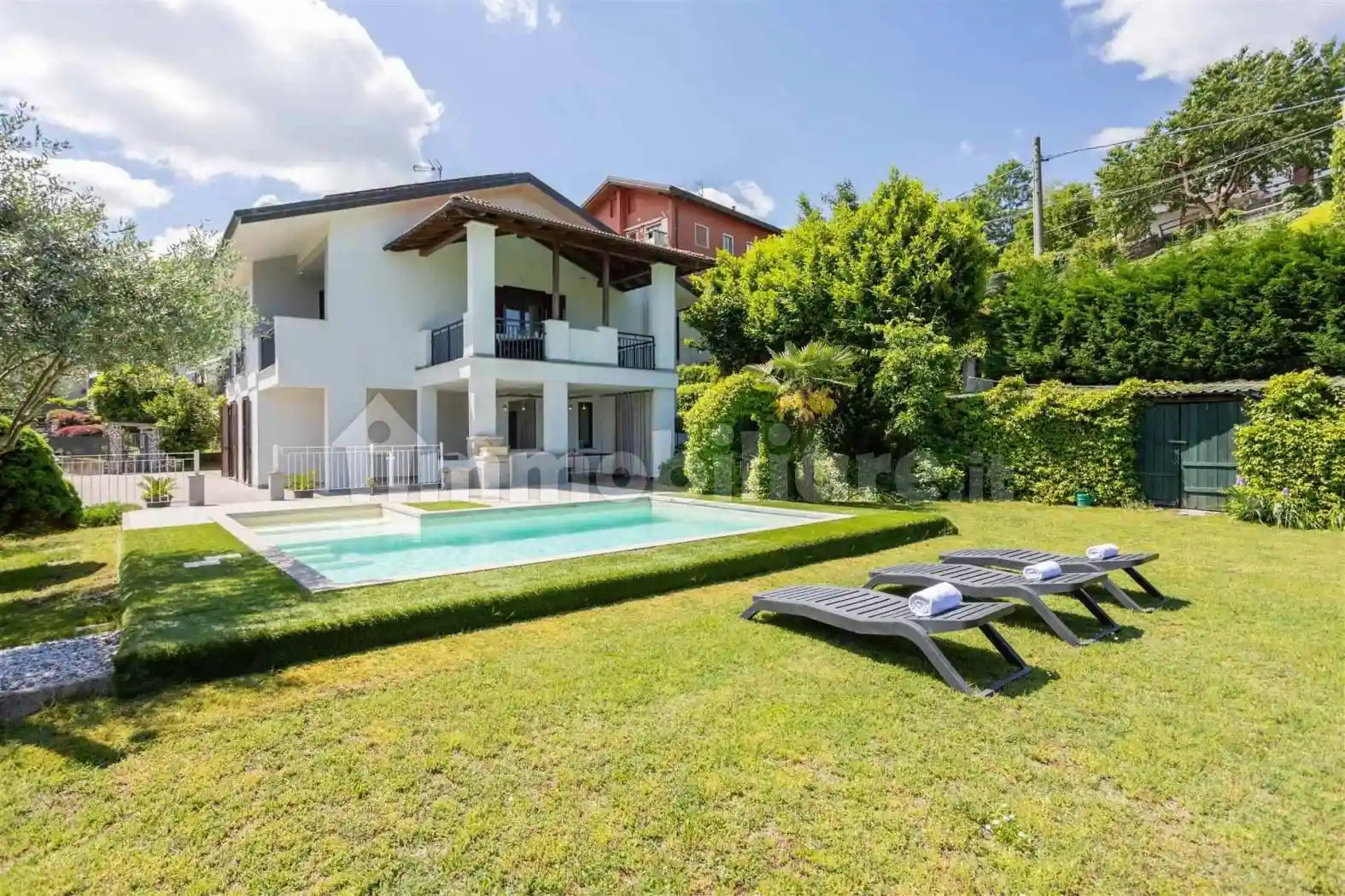 Villa in vendita a Dormelletto
