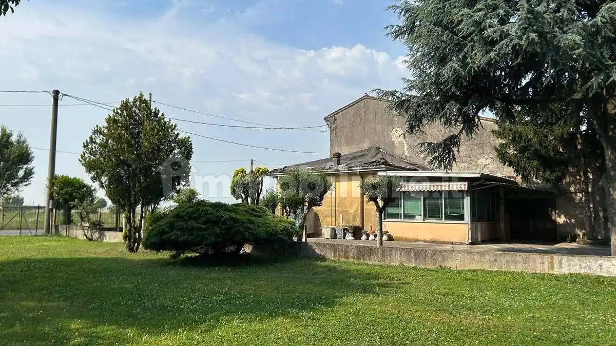 Rustico - Casale in vendita a San Giovanni Lupatoto