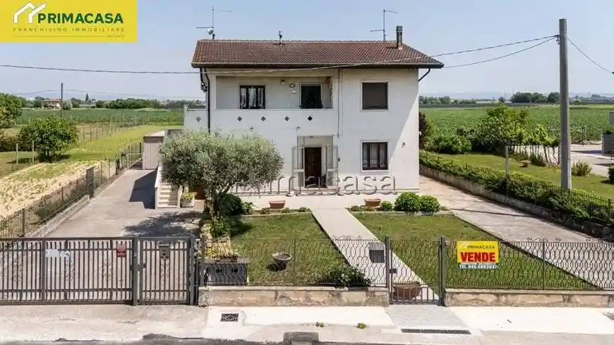 Casa indipendente in vendita a Albaredo d'Adige