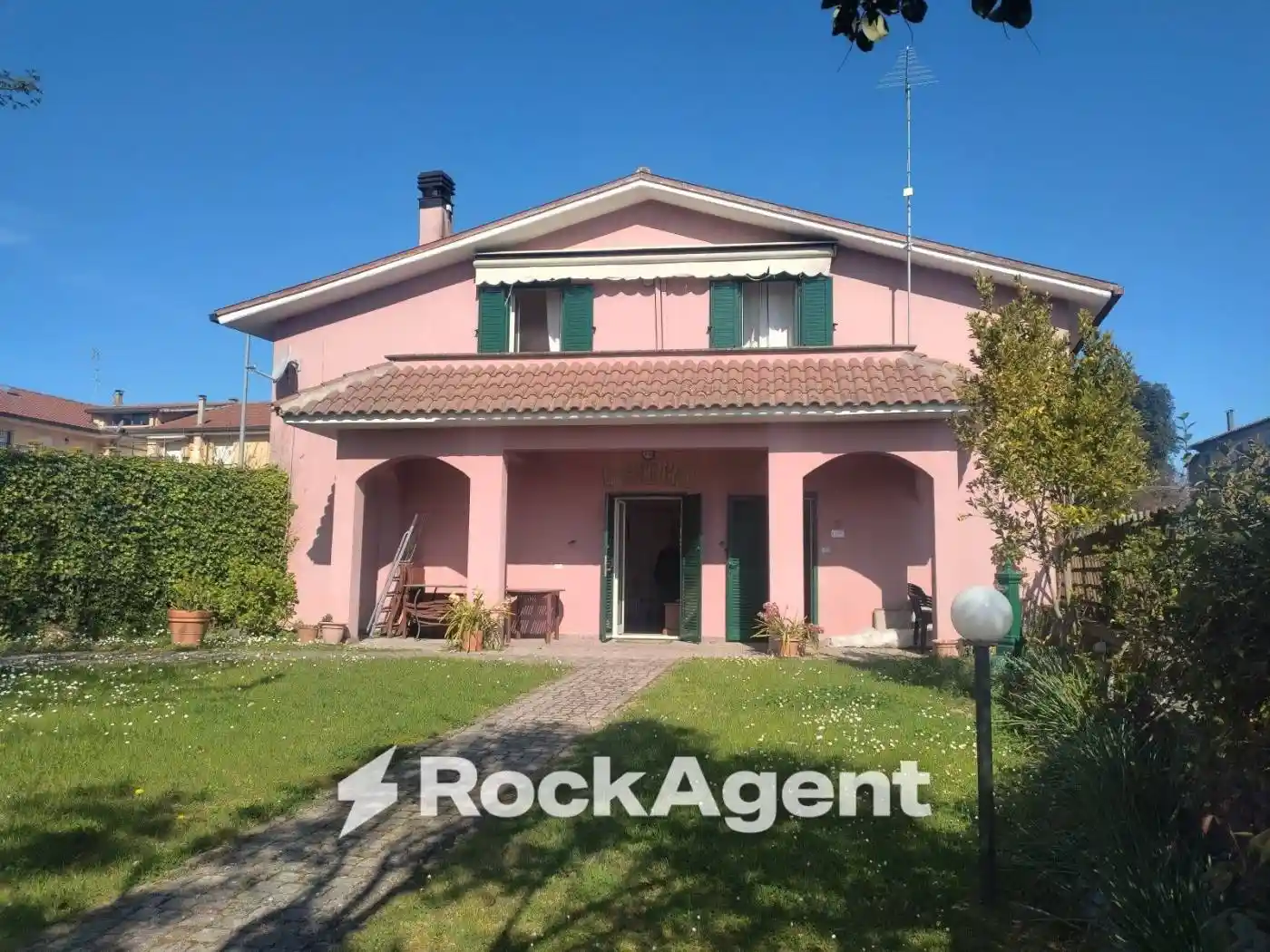 Villa in vendita a Caprarola