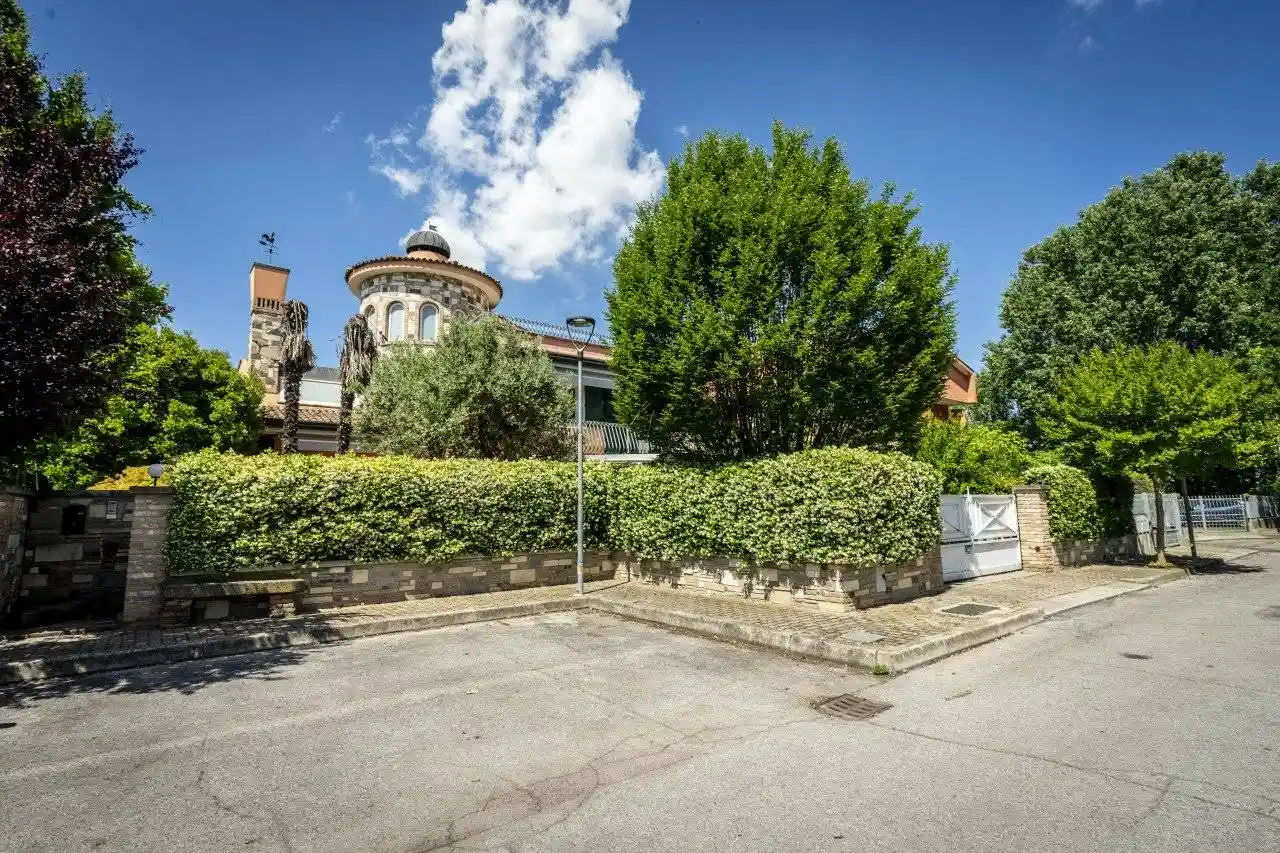 Villa in vendita a Due Carrare