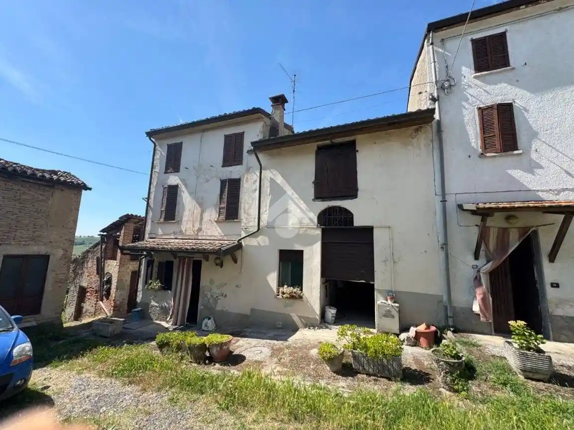 Rustico - Casale in vendita a Rovescala