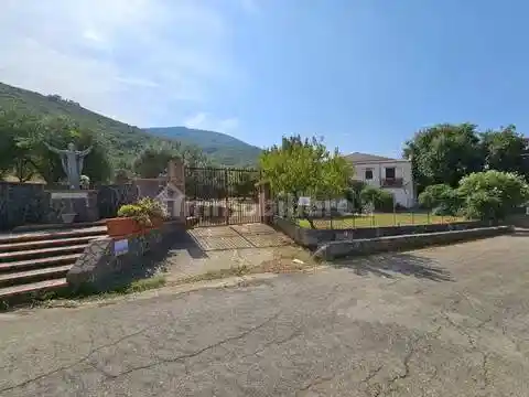 Villa in vendita a Collesano